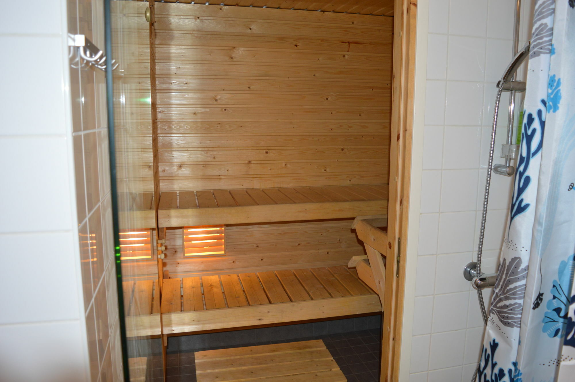 Helsinki Airport Suites Вантаа Екстериор снимка